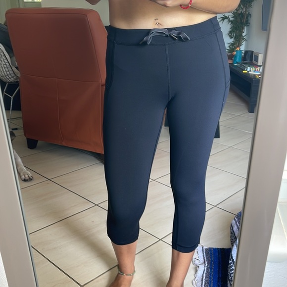 Lululemon capri black leggings w drawstring and pockets Run Mod Moves Crop - Picture 3 of 9